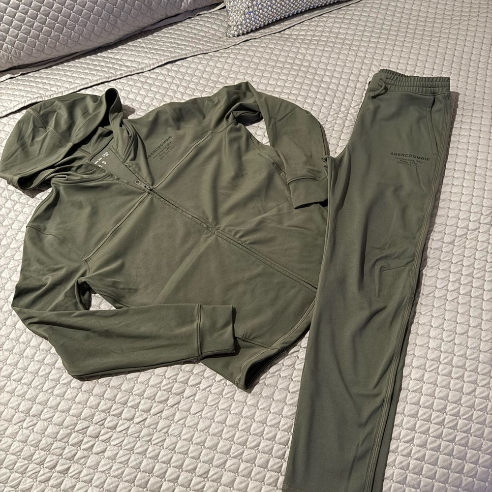 Abercrombie kids sport tracksuit boys 13/14